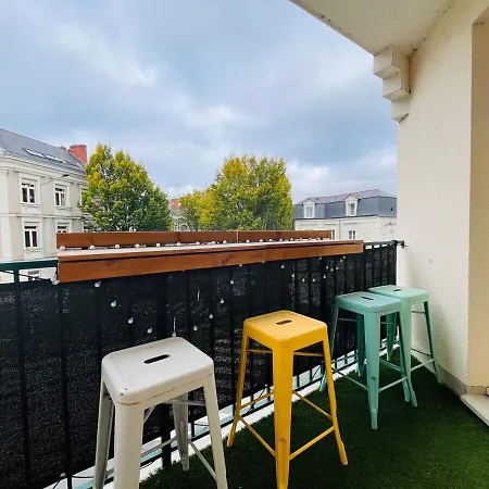 Casa Amarelo Анже