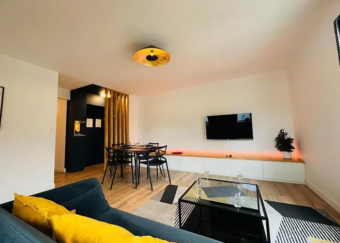 Casa Amarelo * Angers